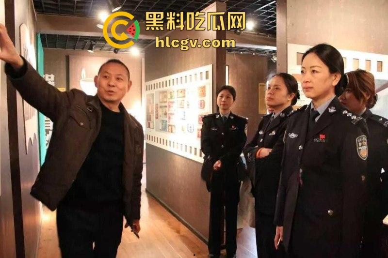 湖北省宜昌市公安局女局长【郑兴华】上厕所被前夫大胆偷拍 美臀鲍鱼清晰露出！-3