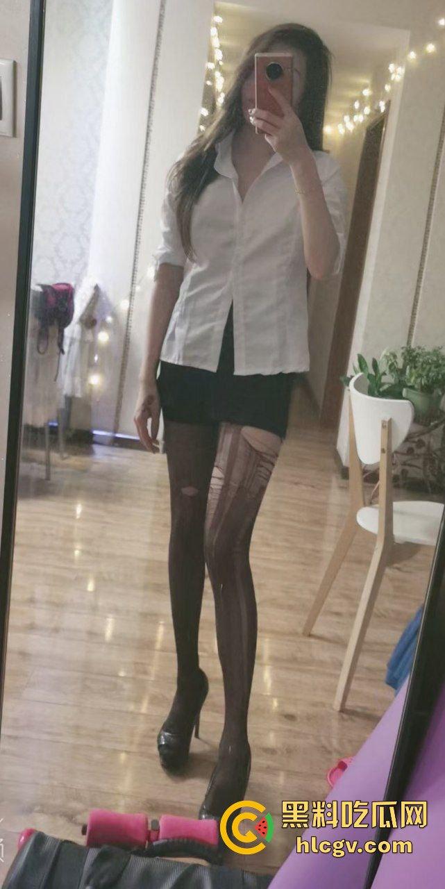 瓜友爆料济南骚人妻【范纯熙】偷吃!老公出差,她急喊人上门草骚逼,一天不日就难受!-11