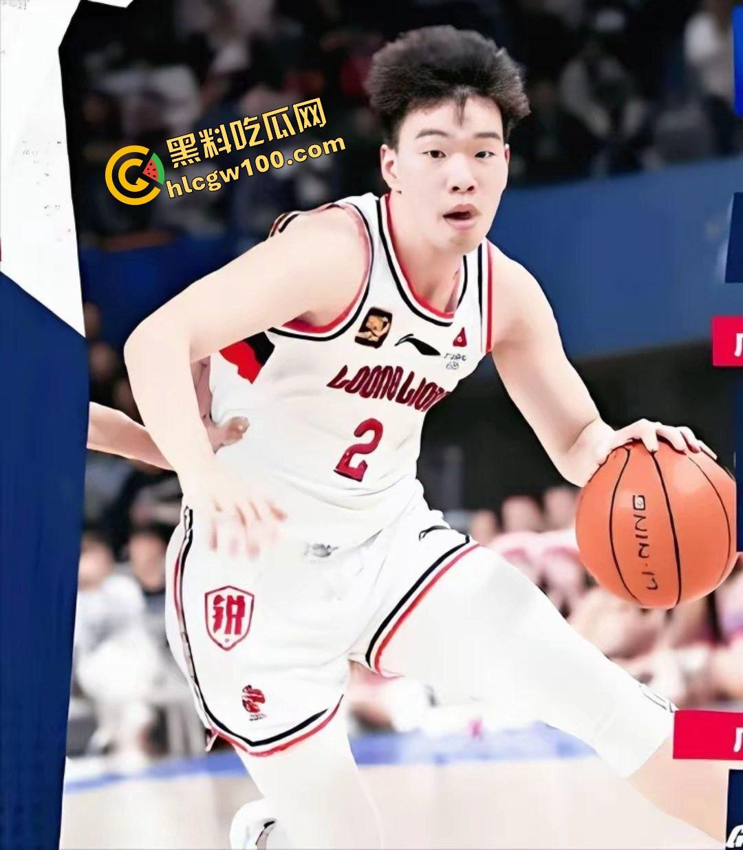 炸裂!CBA广州龙狮男篮【张兴亮】将艺术生女友【陈禹羽】装行李箱,宿舍过夜补习爆操!性爱泄密原创独家曝光!-8