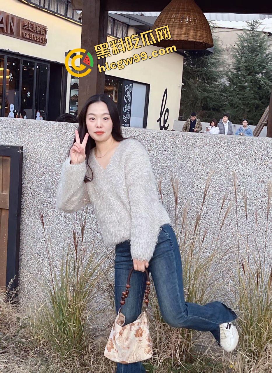 瓜友独家投稿曝光流出!偷拍亲生姐姐用迷药将其迷倒,扒开内裤观赏骚逼!-3