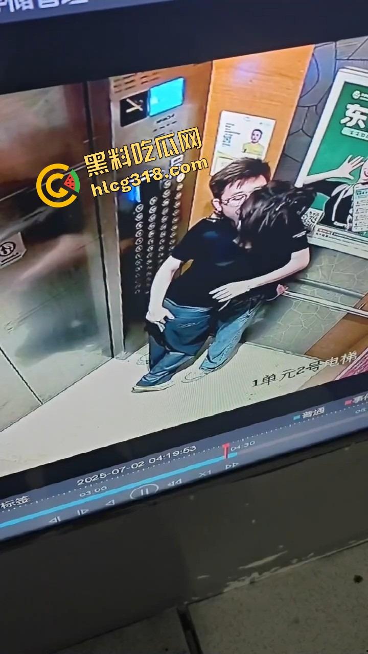 电梯春潮涌动，男女上楼全程互撩，男的手法老道全程开摸，解开发型就是解锁原始本能！-9