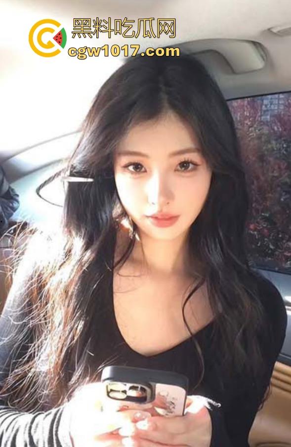 客厅大战骚逼姐姐，从抗拒到服从，虽然嘴上说着不要身体确很诚实，淫水早已泛滥，无套内射狠狠满足！