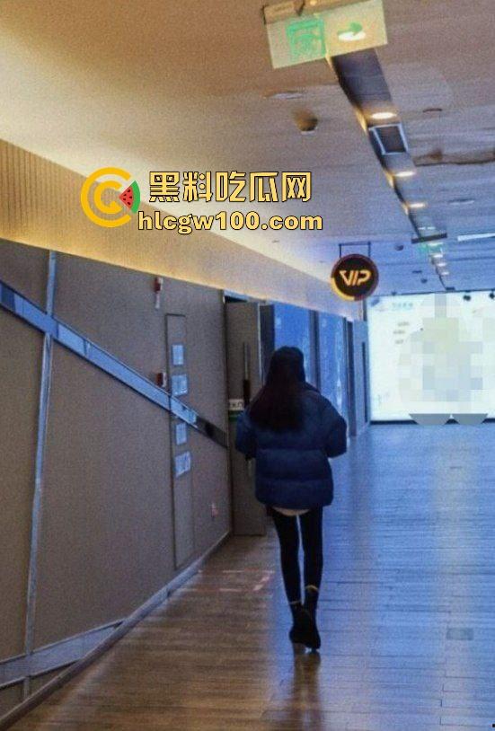 武汉骚货【高洁】已婚前女友变炮友,平时清高床上浪叫,肥穴水多舔鸡巴嗷嗷浪,嫌老公没情趣不够爽!-4