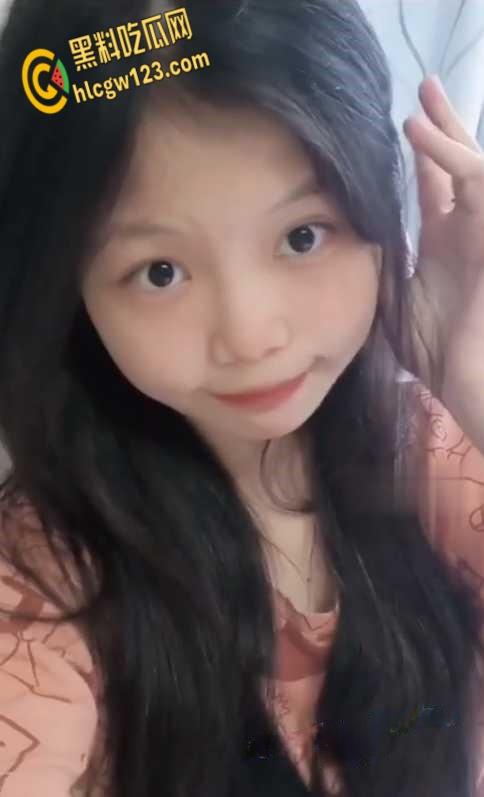 福建泉州师范学院【胡琼月】， 热恋期间约炮调教视频曝光， 后入爆操最后全射口中！