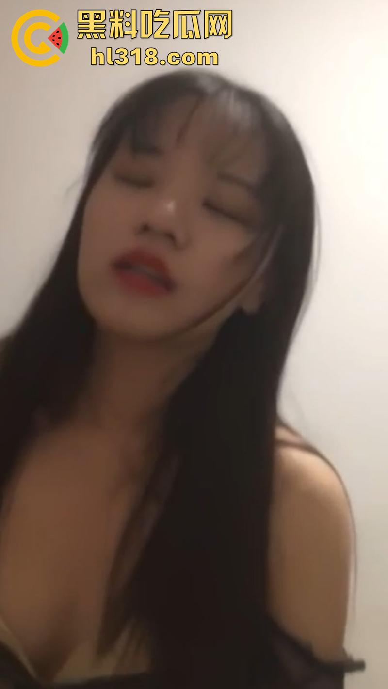 河北邯郸白领【胡思敏】，极品身材反差尤物，背着男友被领导无情打桩爆操，分手后视频遭男友流出！-7