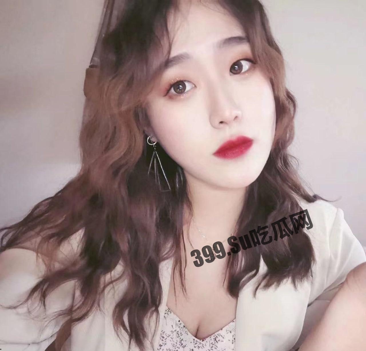 上海职场女白领「周琳琳」不雅视频流出 反差骚母狗多体位吃鸡啪啪