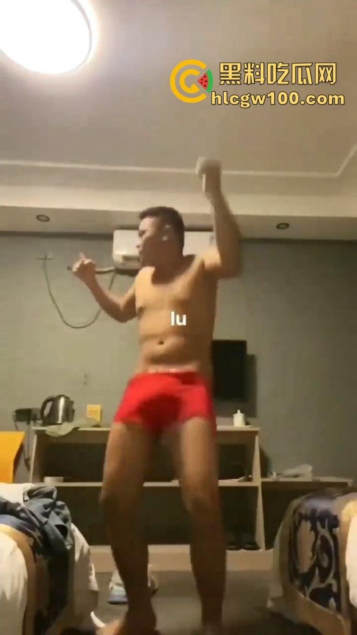 圣诞节荒诞名场面曝光，约不到炮的男人酒店发疯砸床，小姐坐包厢刷剧解闷，低端技师直接练草逼技术谋出路！