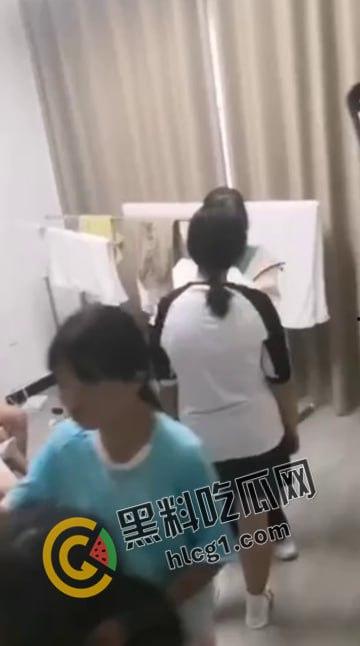 勉县勉阳中学足球队李嘉艺聚集多人霸凌同队李云瑶,人没多大心怎么这么狠,被霸凌者父亲做出霸气回应-6