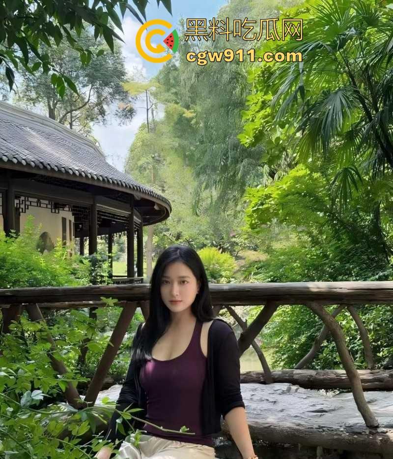 与大奶嫂子户外打野炮,正进入状态激战正酣,突然有人过来,吓得赶紧内射,户外就是刺激!-3