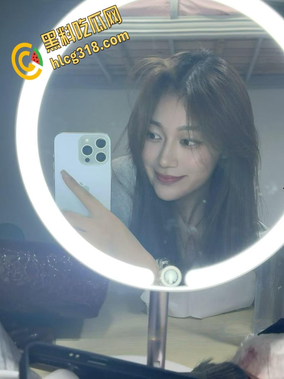 滨州学院小母狗【王佳颖】，喜欢网上聊骚约炮，高铁厕所骚逼自慰娇喘不断！-6