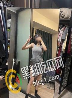 06年巨乳留学生私房照片流出，国外留学的反差婊小妹性欲旺盛平时没事爱拍点自慰视频给男友看，惨遭男友泄密-3