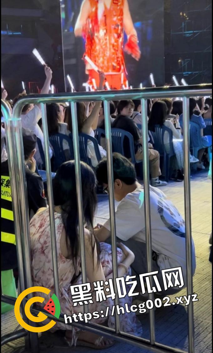 薛之谦重庆演唱会再现顶级沸羊羊！女生当众否认男生陪同 抖音号小五仁涨粉二十万 微信被爆出 真叫她玩明白了-7