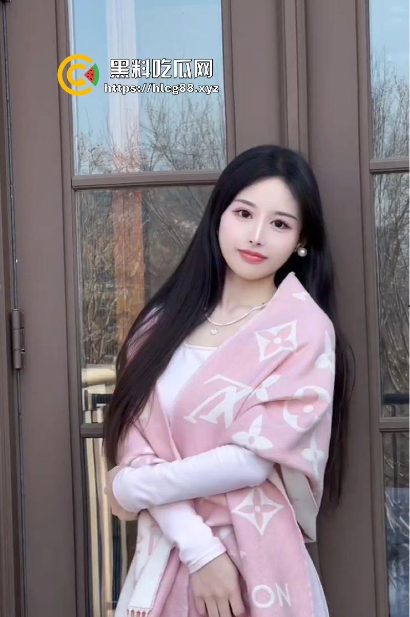 高颜值性感御姐【林晓怡】出轨被老公曝光视频，酒店情趣黑丝跳蛋调教 大屌直插花蕊，操的骚鸡淫叫连连！