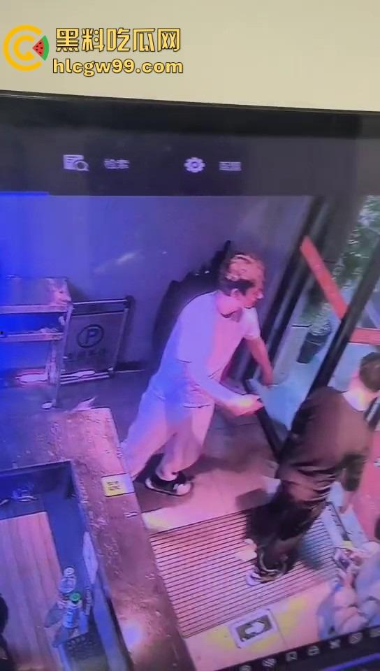 新年第一刀,莆田大过年上演血腥捅人案,五六刀下去，白刀进红刀出，大过年直接血溅当场！