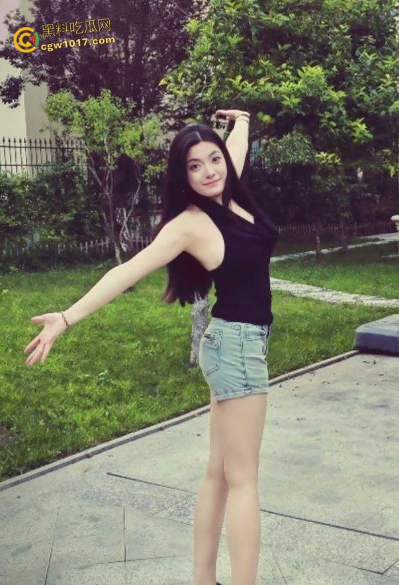 青岛巨乳良妻【许清栀】,圣诞制服装扮情趣猫耳,与情夫偷情约炮,吊带美乳女上骑乘,自拍露脸骚态尽显!-1