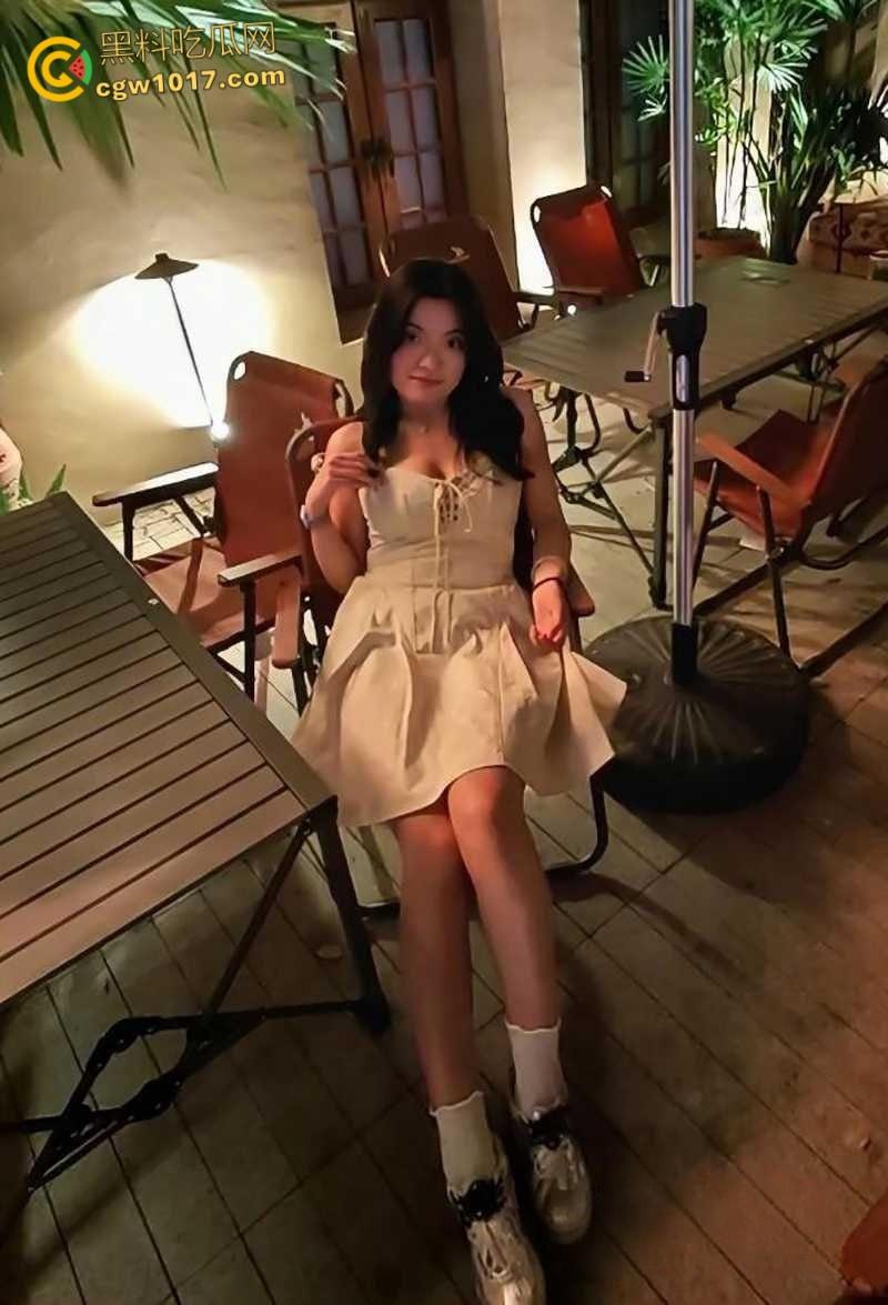 青岛巨乳良妻【许清栀】,圣诞制服装扮情趣猫耳,与情夫偷情约炮,吊带美乳女上骑乘,自拍露脸骚态尽显!-3