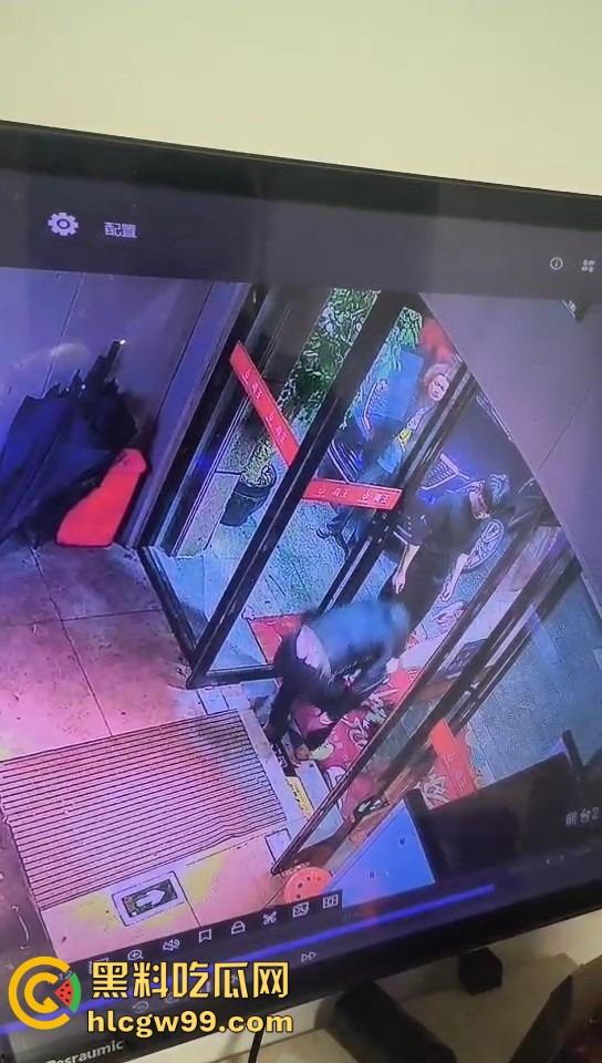 新年第一刀,莆田大过年上演血腥捅人案,五六刀下去,白刀进红刀出,大过年直接血溅当场!-11