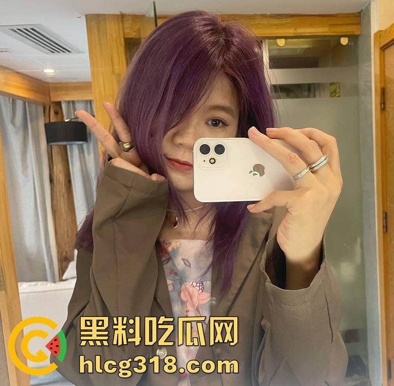 杭州173长腿母狗【王晓冰】,细腰长腿美臀诱人,沦为富二代母狗,后入啪啪自拍视频流出!-1