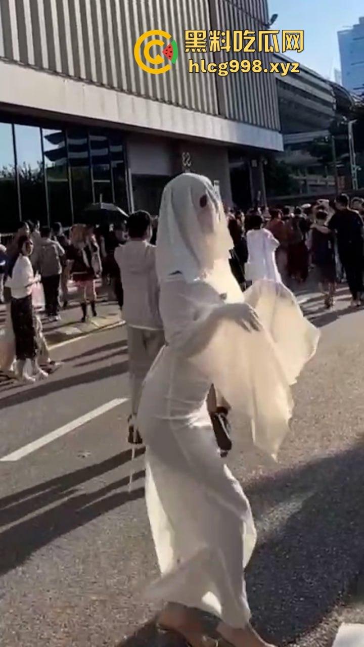 情趣内衣网红【杏子夫人】漫展大秀S型身材 被扒出高级鸡身份?-4