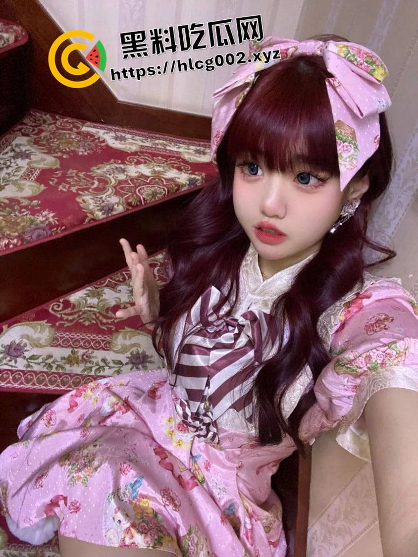 福建高中生嫩妹自慰 二次元性感地雷妹 穿着校服扣小穴 这也太有感觉了-2