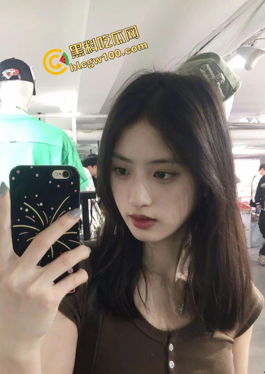 上海震旦职业学院反差骚鸡肉便器『王艺婉』母狗体质滥交无数 炮友情趣后入激烈做爱!原创独家曝光流出!-6