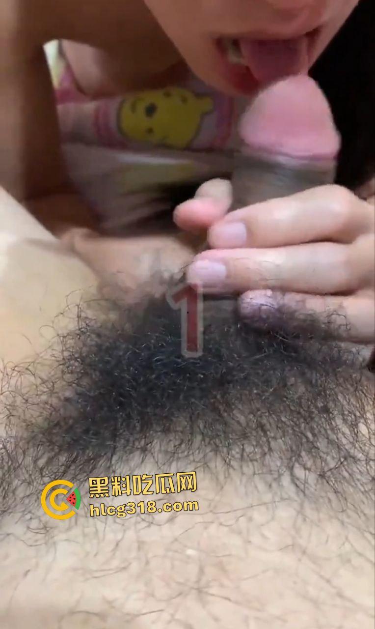 面具人妻熟女偷情神技炸裂！舔鸡巴吞精如行云流水，手速堪比单身十八年！