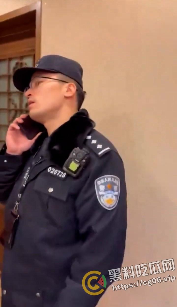 微博下架视频!北京海淀某警察出现北大法学院教授聚餐现场欲带走一人约谈 被集体回怼-6