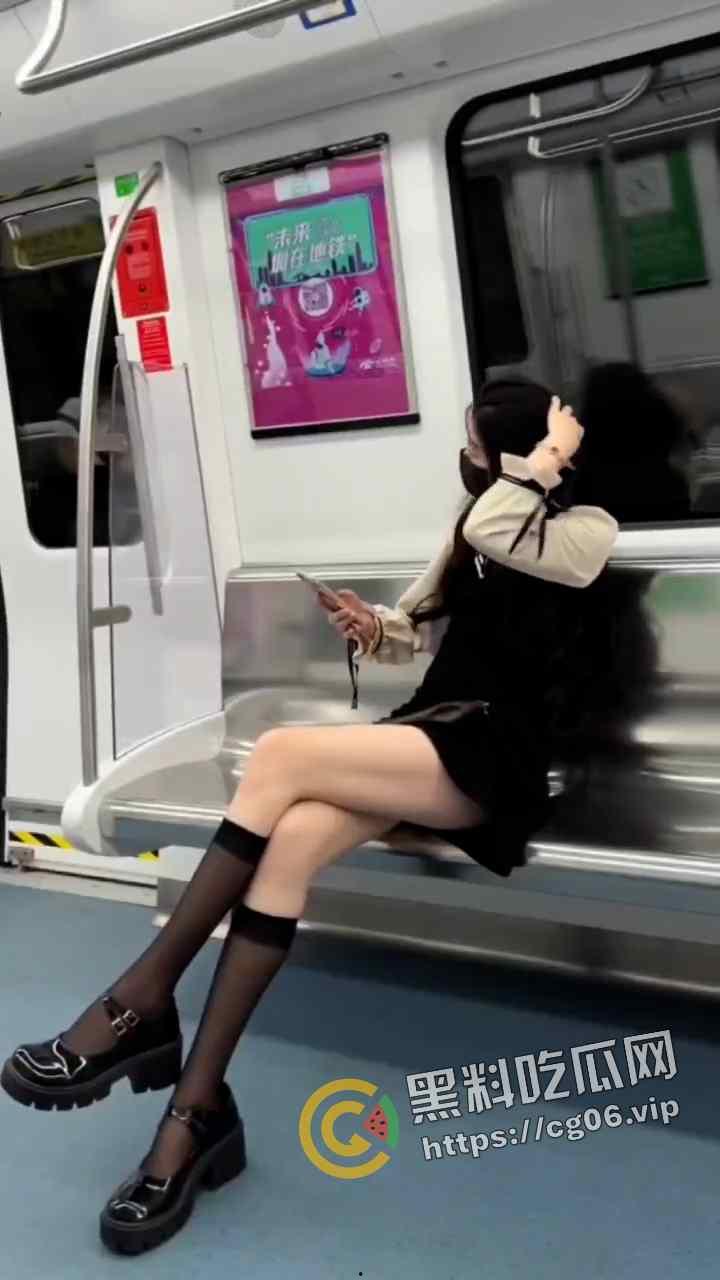 开盒抖音三百万身材博主【卢卢biu】首次露脸公开 史诗级照骗 好悬没给我牛牛吓萎了-10