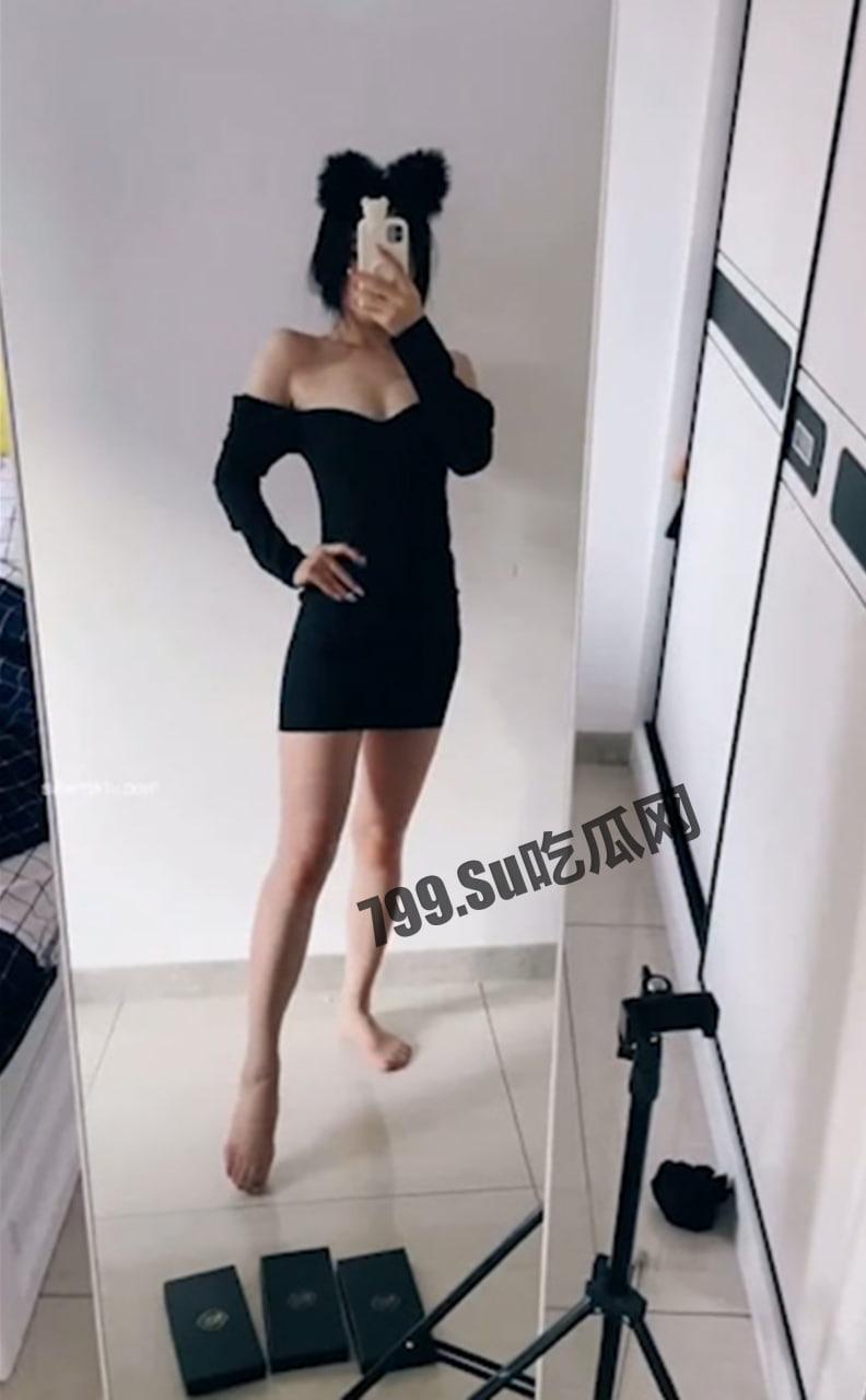 微博 抖音 网红「露露  酷酷的露」当过空姐的舞蹈生在线发骚展示一字马-2