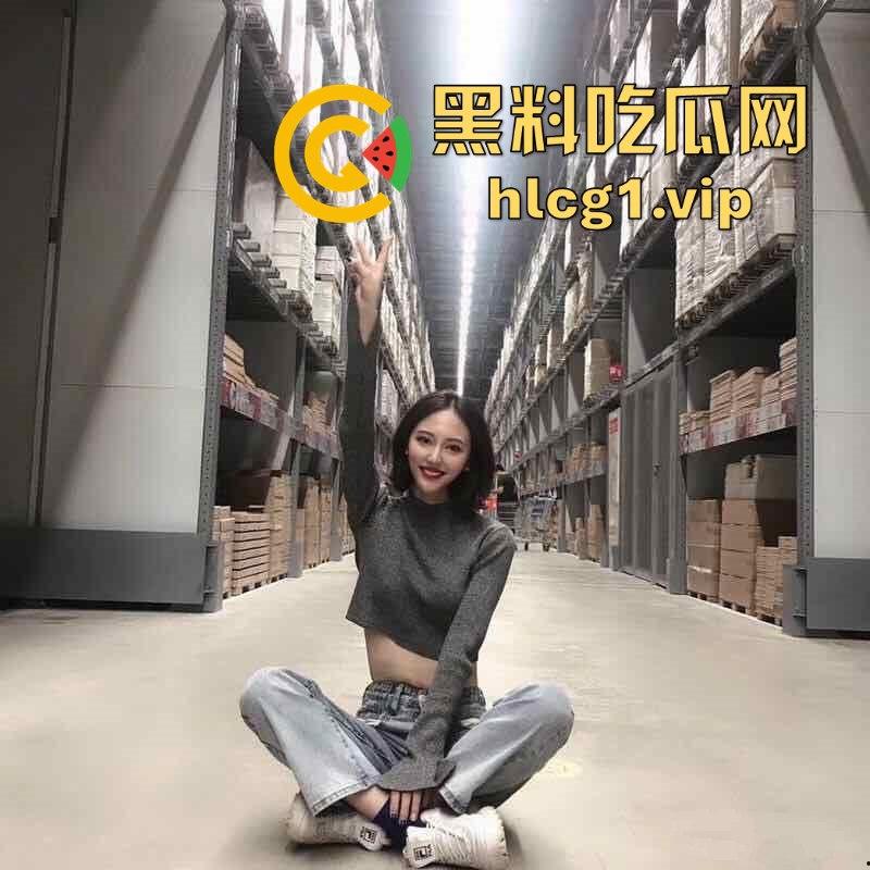 下班后的丝袜小姐姐有多诱人？酒店约炮，丝袜塞嘴里每次都爽翻天！