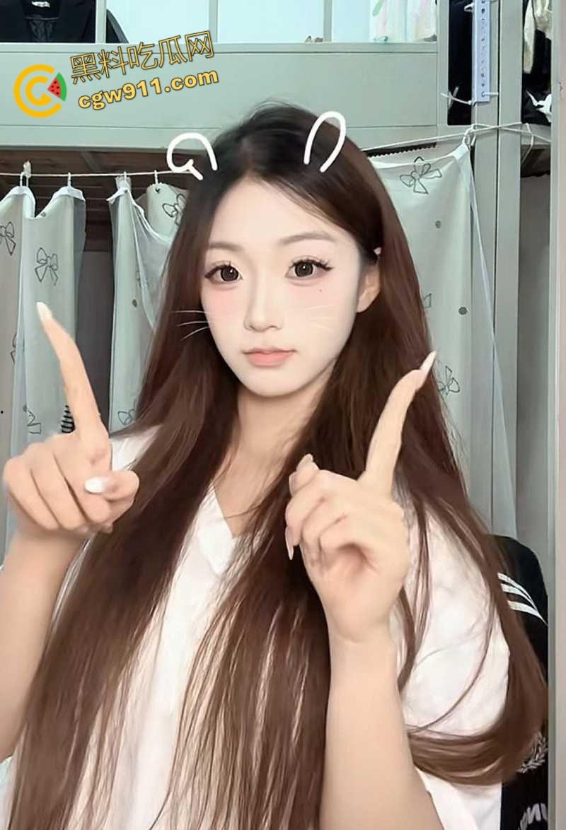 河南师范超美舞蹈生【周彤彤】，情趣蕾丝内裤勾引男友，开档黑丝无套后入，各种体位疯狂爆操！