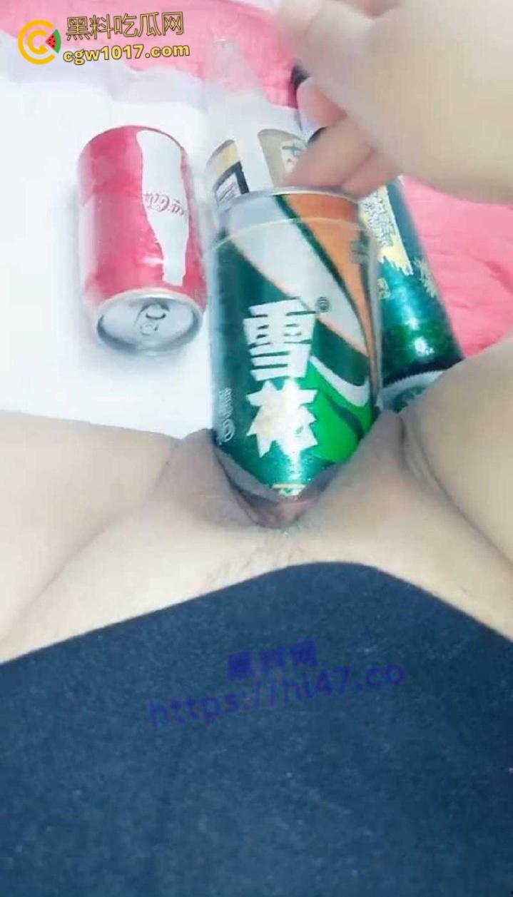 国产女主播的直播虐逼,极限扩阴展示粉嫩宫腔,各种瓶子都往自己骚逼里怼,雪花出多少我青岛加一倍!-5