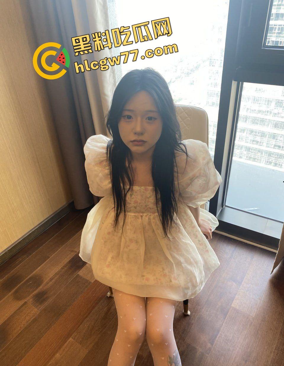 西川艺术学院反差软妹『楚颜颜』被富二代调教成舔精小母狗，昔日房东无套操开，如今主动要被内射！