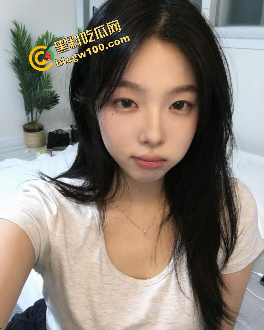 江西景德镇反差婊社会骚鸡母狗『刘欣蕊』足控金爸诱惑足交 深喉直怼喉咙淫荡口交!原创独家流出!-7