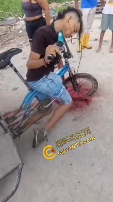 恐怖视频曝光！小伙头颅神秘贯穿，三轮车穿颅血染街头血腥现场骇人惊魂，神秘死亡惊掉下巴！