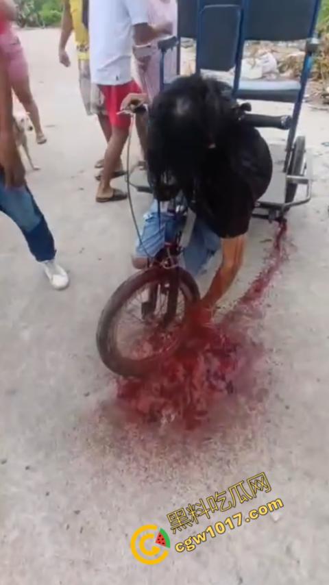恐怖视频曝光！小伙头颅神秘贯穿，三轮车穿颅血染街头血腥现场骇人惊魂，神秘死亡惊掉下巴！-4
