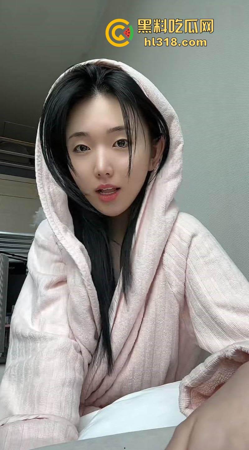 抖音极品性感网红【李妍雨】粉丝福利曝光，绝美颜值魔鬼身材，全裸自慰揉奶堪称榨精神器！-5