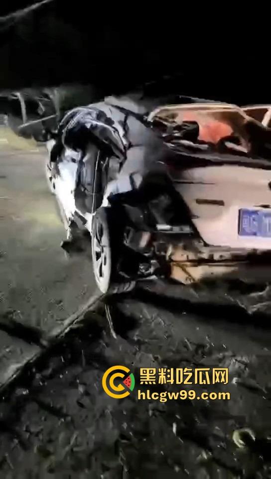 湛江雷州东里镇春节变丧场，士头路口惨烈车祸 ，家人还在吃席 ，这边已经送命了！