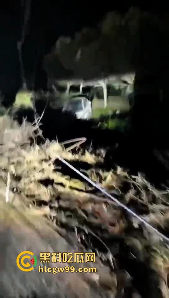 湛江雷州东里镇春节变丧场,士头路口惨烈车祸 ,家人还在吃席 ,这边已经送命了!-6