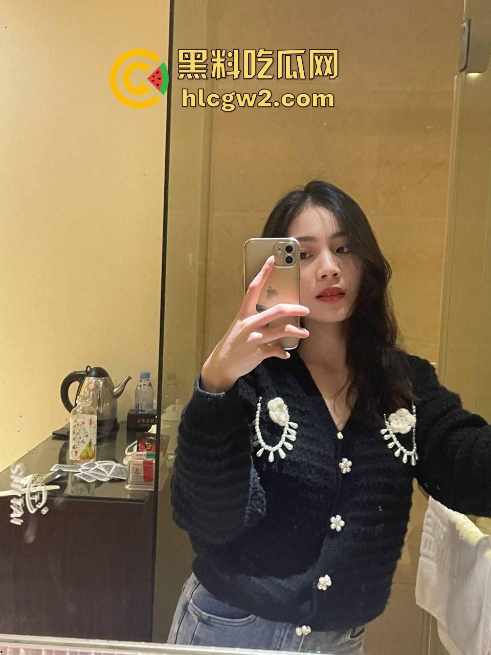 男人都爱女友沉浸式口交的样子原因揭秘 双手握奶 后位猛插啪啪作响 第一视角摇动大灯让人顶到爆!-6