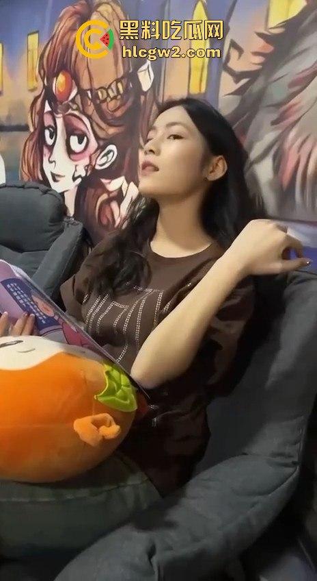 男人都爱女友沉浸式口交的样子原因揭秘 双手握奶 后位猛插啪啪作响 第一视角摇动大灯让人顶到爆!-8