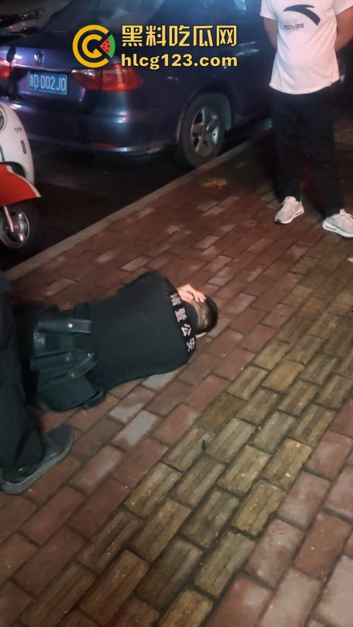 胆肥!诸暨一民警出勤时被男子打倒抽搐 伤势严重-6