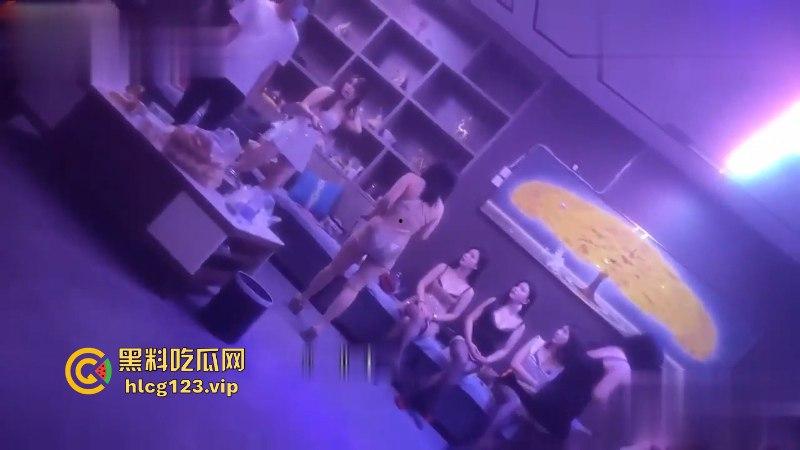 实拍武汉暗巷中的隐形“鸡店”嫖鸡全过程 美女如云 明码标价 好逼任你挑-2