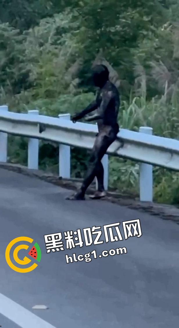 江西宜春江大桥电车着火 驾驶员鸡巴都被烧掉了 浑身烧焦 现场惊悚画面流出-2