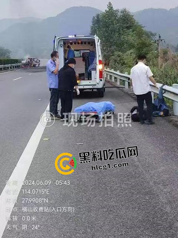 江西宜春江大桥电车着火 驾驶员鸡巴都被烧掉了 浑身烧焦 现场惊悚画面流出-3