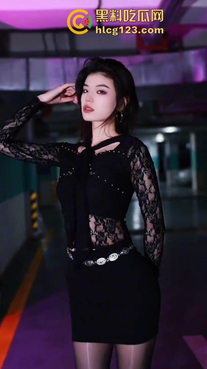 【足控福利】抖音13万粉丝 性感美腿网红【不想早起的崽崽】付费私享视频流出 足控调教 肉丝美腿超带感-5