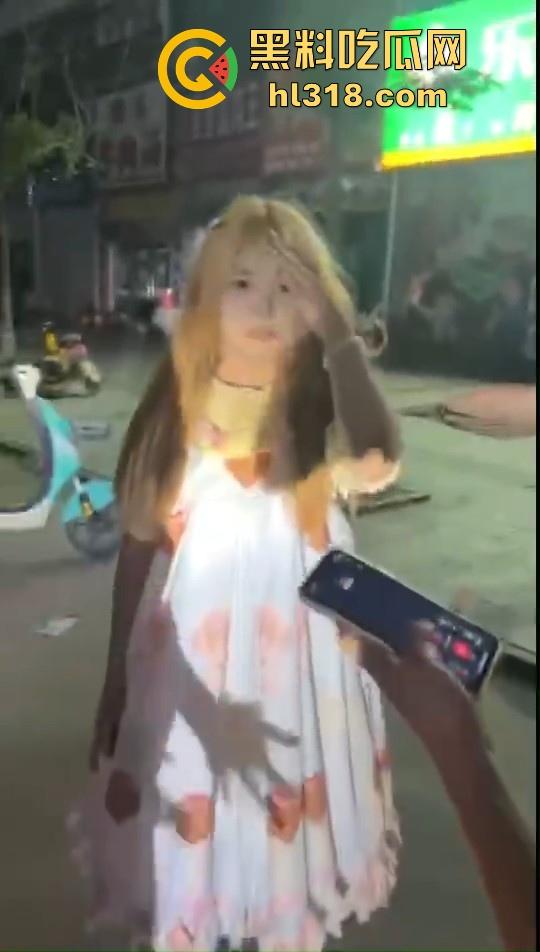 为争男友姐妹们也是大大出手，男的没断干净就和黄毛谈了，前女友就带人打现女友！这男的魅力真大！-7