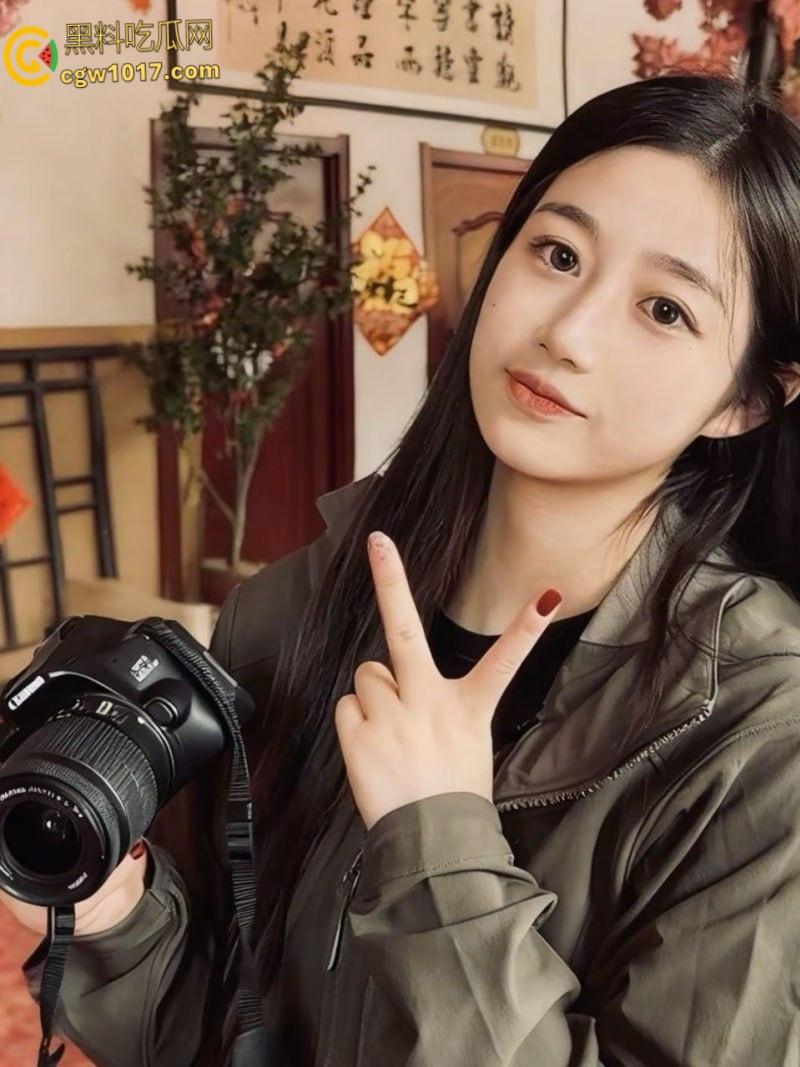 山西科技大学高颜值校花【张佳慧】性爱视频曝光，肥臀翘得像蜜桃，男友狠干嫩穴浪叫连连高潮不止！