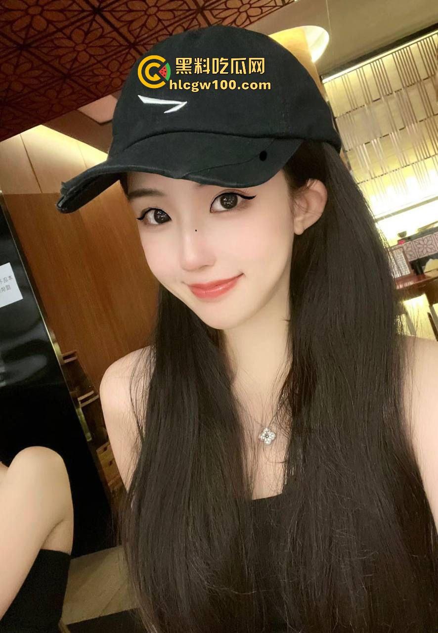 广州极品美女车震口爆实录,醇熟口技一流,吸裹舔吞一气呵成,肉棒爆浆全吞,画面爽到无法形容!-2