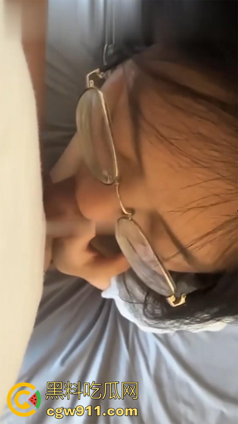 眼镜骚逼课外辅导语文老师【小苏】,身材极品翘臀诱人,一边教课一边解决性需求,这么学习早上清北了!-8